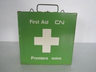 Vintage /antique Cn Canadien National Railroad Train Emergency First Aid Kit Box