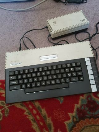 Atari 800 XL Vintage computer with power supply 2
