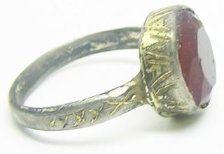 16th century Renaissance silver - gilt finger ring with ruby glass gemstone 5