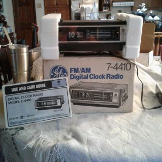 Vintage General Electric Am/fm Alarm Flip Digit Clock Radio Model 7 - 4410a