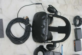 HTC VIVE Steam VR System - Virtual Reality - Rarely,  integrated speakers 2