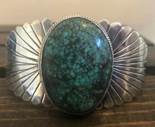 HEAVY (3.  17 OZ. ) VINTAGE NAVAJO GREEN SPIDERWEB TURQUOISE & STERLING SILVER CUFF 10