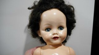 VINTAGE ENGLISH DOLL BY PEDIGREE 42 CM WALKING WITH GLASS EYES 16T 3
