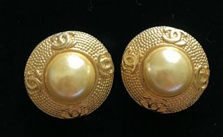 Vtg Chanel Large Faux Pearl Clip On Earrings Marked 1 1/2 " M003