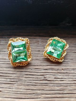 Vintage Hattie Carnegie Gold Tone Green Rhinestone Clip Earring Valentine SIGNED 4
