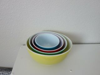 Pyrex Vintage Primary Colors Set of 4 Mixing Nesting Bowls Yellow Green Red Blue 3