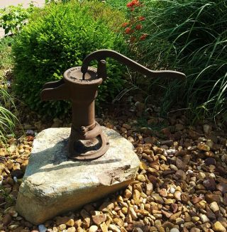 Vintage Antique WL Davey Cast Iron Hand Crank Well Pump With Base Handle Moves 3