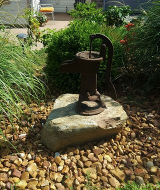 Vintage Antique WL Davey Cast Iron Hand Crank Well Pump With Base Handle Moves 7
