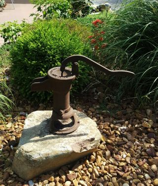 Vintage Antique WL Davey Cast Iron Hand Crank Well Pump With Base Handle Moves 8