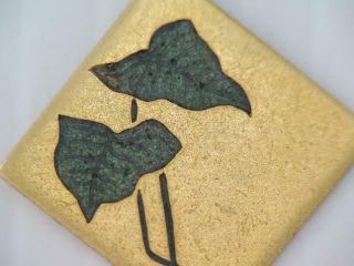 ANTIQUE 1902 SOLID 18K GOLD VIENNA GUILLOCHE ENAMEL LEAF SWEETHEART CHARM 2