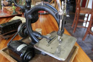 Wilcox & Gibbs Antique Automatic Chain - Stitch Sewing machine 1930s 4