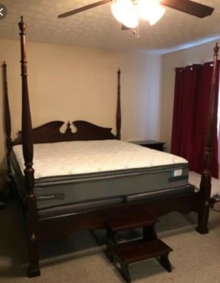 47413ec: Thomasville King Size Cherry 4 Post Poster Bed