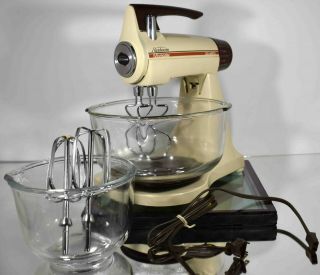 Vintage Sunbeam Deluxe Mixmaster Mixer W/ Dough Hooks & Bowls - 12 Speeds - 1 - 96
