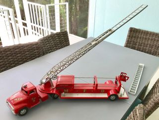 Vintage 1950 ' s Tonka Hook and Ladder MFD Fire Engine Truck No.  5 2