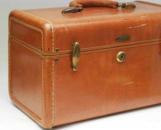 VINTAGE SHWAYDER BROS SAMSONITE LEATHER TRAIN CASE WITH INSERT AND KEY 7