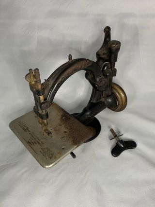 Vintage Cast Iron Sewing Machine Willcox & Gibbs A558608 Usa (a25)