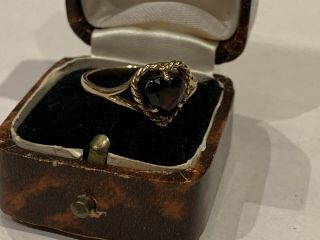 Pretty Vintage 9ct Gold Garnet Heart Shaped Ring