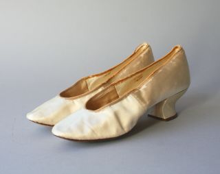 Antique Victorian Shoes 1870s 1880s White Silk Satin Wedding Slippers Shoes