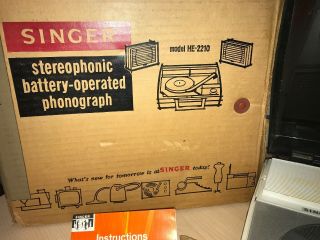 Vintage SINGER Portable Battery 45/33/78 rpm Record Player Phonograph w/Box 2210 4