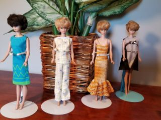 4 Vintage Bubble Cut Barbie Dolls With Clothes And Carrying Case