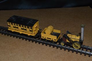 Vintage Tri - Ang Hornby R.  346 Stephensons Rocket & Coach Oo Gauge Locomotive