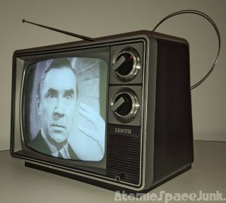 Zenith Vintage Television 12 " Black & White Tv Set Retro 1980s Bt - 120y