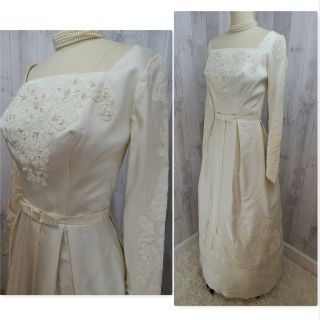 1960s Vintage Satin Wedding Dress/Gown White w/Lace Pearl Applique 34x26x54 XS 5