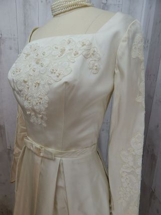 1960s Vintage Satin Wedding Dress/Gown White w/Lace Pearl Applique 34x26x54 XS 7