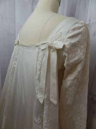 1960s Vintage Satin Wedding Dress/Gown White w/Lace Pearl Applique 34x26x54 XS 8