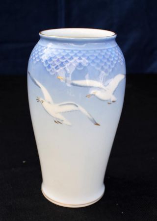 Vintage B &g Bing & Grondahl Danmark Blue Porcelain Seagull 8 1/2 " H Vase 678