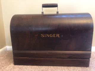 Vintage 1923 Singer Sewing Machine With Carrying Case