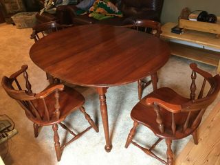 Pennsylvania House Dining Table With 4 Captain Chairs