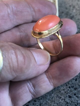 Vintage 18k 750 Yellow Gold Salmon Coral Cabochon Ring Sz 8 3.  7 Grams 3