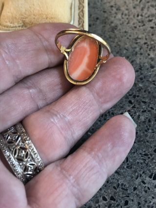 Vintage 18k 750 Yellow Gold Salmon Coral Cabochon Ring Sz 8 3.  7 Grams 5