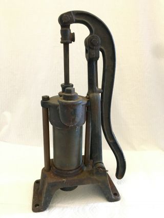 Vintage Primitive Cast Iron Hand Crank Well Water Pump Garden Decor