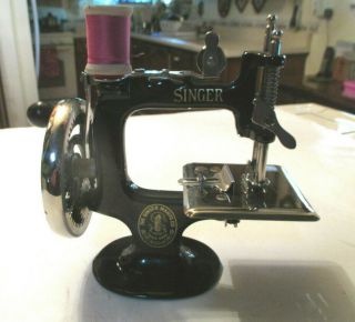Vintage 20 Childs Cast Iron Singer Sewing Machine With O/g Box