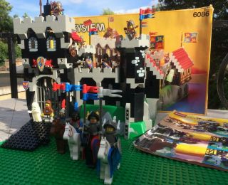 Complete Vintage Lego Black Knight 