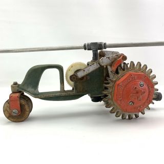 Vintage Tractor Sprinkler F.  D.  Kees Walking Cast Iron Great 24lbs 28” Xal