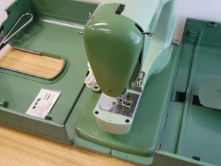 Vintage Elna Green Sewing Machine Metal Case Swiss 722010 3