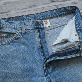 Vintage Levis 505 Straight Leg Denim Jeans Size 32 x 30 Made in USA Light Wash 3