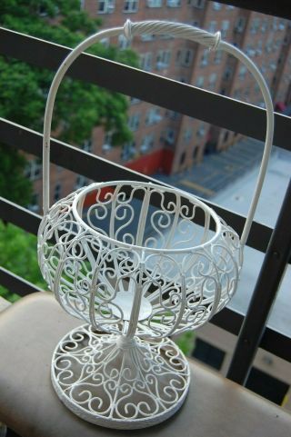 VINTAGE RUSTIC WROUGHT IRON WIRE BASKET WITH HANDLE PLANT STAND PAINTED WHITE 2