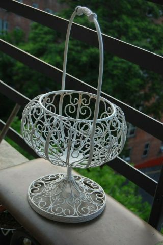 VINTAGE RUSTIC WROUGHT IRON WIRE BASKET WITH HANDLE PLANT STAND PAINTED WHITE 3