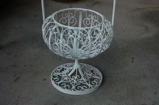 VINTAGE RUSTIC WROUGHT IRON WIRE BASKET WITH HANDLE PLANT STAND PAINTED WHITE 8