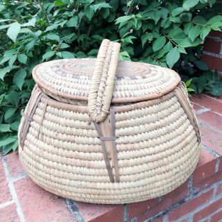 Vintage Beauty Hand Woven Basket W/ Lid And Handle Gorgeous Big