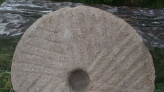 Vintage Millstone lawn decor yard stone antique landscaping rock granite 26 lbs 7