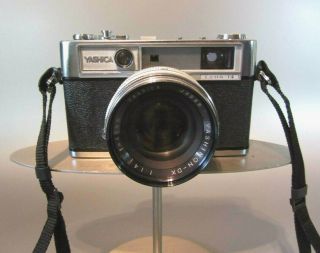 Vintage Yashica Lynx 14 35mm Film Camera W/ Yashinon 45mm F1.  4 From Japan 2383