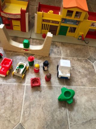 Vtg 1973 Fisher Price 997 Little People Play Family Village,  4 More