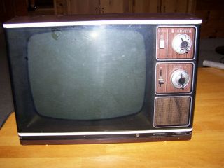 Zenith Vintage Television Set Manufactured 1976 Ac/dc