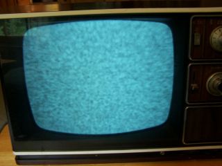 ZENITH VINTAGE TELEVISION SET Manufactured 1976 AC/DC 2