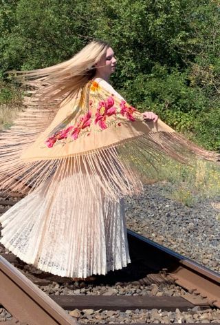 Exquisite Stunning Large Fringed 1920s Hand Embroidered Silk Piano Shawl Wrap